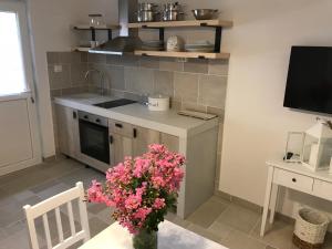 Kuchyň nebo kuchyňský kout v ubytování Apartments Rita