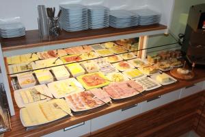 a display case filled with different types of food at Hotel Garni Thermenglück in Unterlamm