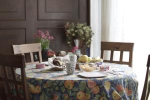 a table with a table cloth with fruit on it at Colibrí B&B in Mexico City +46 photos