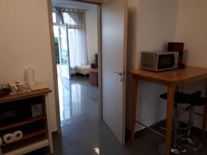 A kitchen or kitchenette at Kertvárosi Apartman II