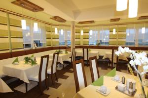 Restaurant o un lloc per menjar a Hotel Garni Thermenglück