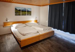 Postel nebo postele na pokoji v ubytování Hotel Restaurant Simplon