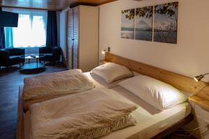 Postel nebo postele na pokoji v ubytování Hotel Restaurant Simplon