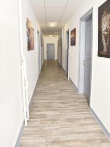 a corridor of an empty hallway with wood floors at Lüggerts in Ennigerloh