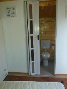 bagno con servizi igienici in camera di Casa Delle Rose a Porto Cesareo