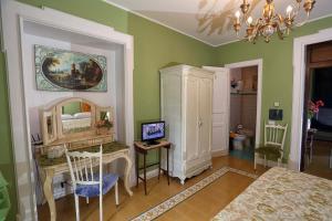 A television and/or entertainment centre at Bed and Breakfast di Francia
