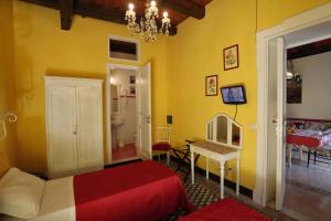 A television and/or entertainment centre at Bed and Breakfast di Francia