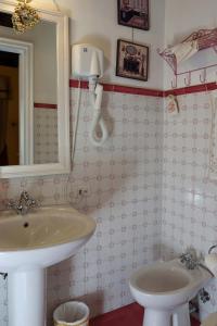 A bathroom at Bed and Breakfast di Francia