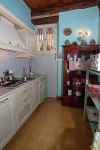 A kitchen or kitchenette at Bed and Breakfast di Francia