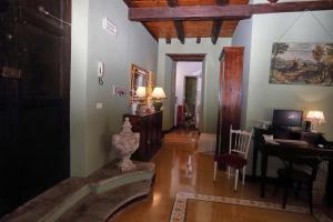 A television and/or entertainment centre at Bed and Breakfast di Francia