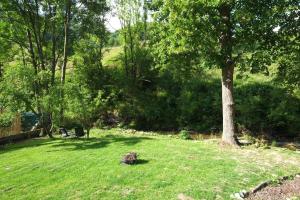 A garden outside Wellness privát Štyri Lipy