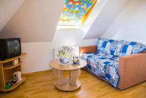 TV a/nebo společenská místnost v ubytování Guests house "Like Home"