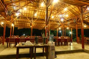 Restoran või mõni muu söögikoht majutusasutuses Leebong Island Resort