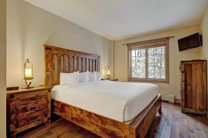 a bedroom with a large white bed and a window at Mountain Thunder M1101 in Breckenridge