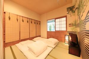 Ueno Station Hostel Oriental 1 Male Only房間的床