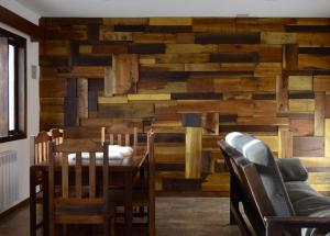 Un restaurant u otro lugar para comer en Patagonia Austral Suites
