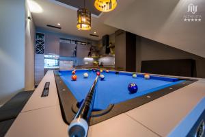 Biliardový stôl v ubytovaní Villa AltaVista - Seaview & Relax with Heated Pool & MiniGolf