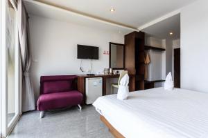 מיטה או מיטות בחדר ב-77 Bangla Hotel - SHA Certified