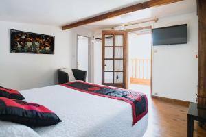 Galeriebild der Unterkunft mas des sentes in Nans-les-Pins