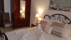 A bed or beds in a room at Blue Island