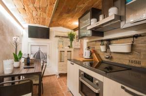 Η κουζίνα ή μικρή κουζίνα στο Florence Luxury House