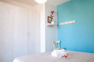 a bedroom with a bed with a blue wall at Milò casa vacanze in Cupra Marittima