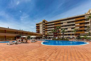 Bazén v ubytovaní 2BED Ocean Apartment in Los Gigantes alebo v jeho blízkosti