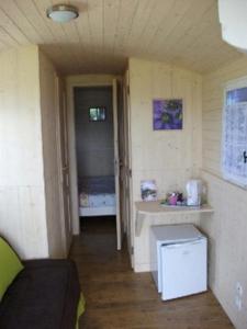 a small room with a door and a small table at Chambres d'hôtes La Prairie in Belley