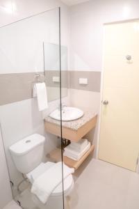 Ein Badezimmer in der Unterkunft Bridge Hotel