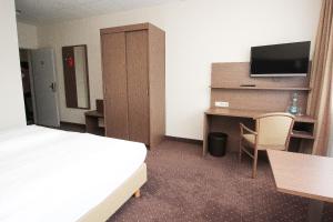 TV a/nebo společenská místnost v ubytování Hotel Berliner Ring