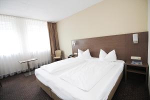 Postel nebo postele na pokoji v ubytování Hotel Berliner Ring