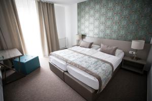 Ein Bett oder Betten in einem Zimmer der Unterkunft Hotel Alp