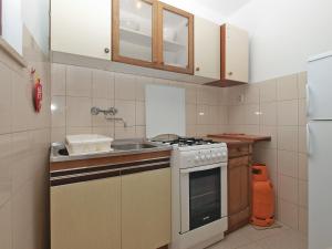 Kuchyň nebo kuchyňský kout v ubytování Apartments Luciano 1728