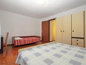 Postel nebo postele na pokoji v ubytování Apartments Luciano 1728