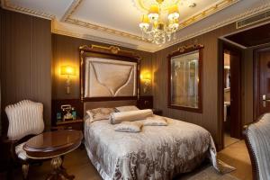 Postel nebo postele na pokoji v ubytování Ottoman's Life Hotel S Class