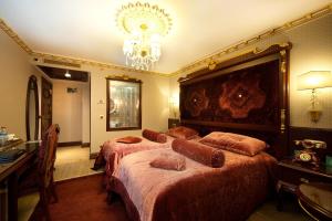 Postel nebo postele na pokoji v ubytování Ottoman's Life Hotel S Class