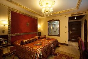 Postel nebo postele na pokoji v ubytování Ottoman's Life Hotel S Class