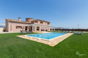 a house with a swimming pool in the yard at Moli den Sion in Sa Pobla