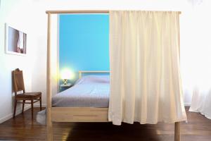 A bed or beds in a room at 90100