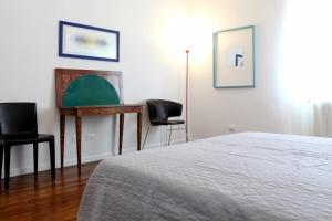A bed or beds in a room at 90100