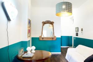 A bed or beds in a room at 90100