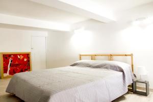 A bed or beds in a room at 90100