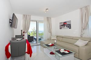 a living room with a couch and a table at Villa Inis in Makarska