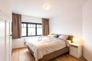 Tempat tidur dalam kamar di Villa Harbour - apartment for 9 people in Nieuwpoort