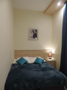Łóżko lub łóżka w pokoju w obiekcie Apartament Blue