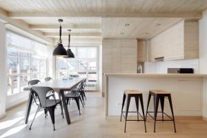 a dining room with a table and chairs in a kitchen at Val de Ruda Luxe 52 by FeelFree Rentals in Naut Aran