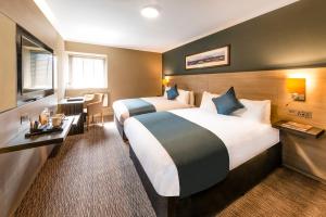 Postel nebo postele na pokoji v ubytování Copthorne Aberdeen Hotel
