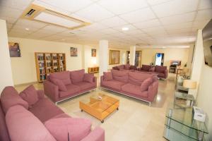 A seating area at Hotel Porto Calpe
