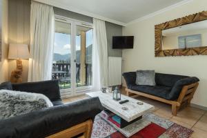 a living room with a couch and a table at Apartment Aiglons in Chamonix