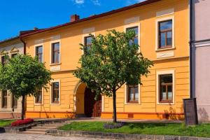 Budova, v ktorej sa apartmán nachádza + 8 fotografií